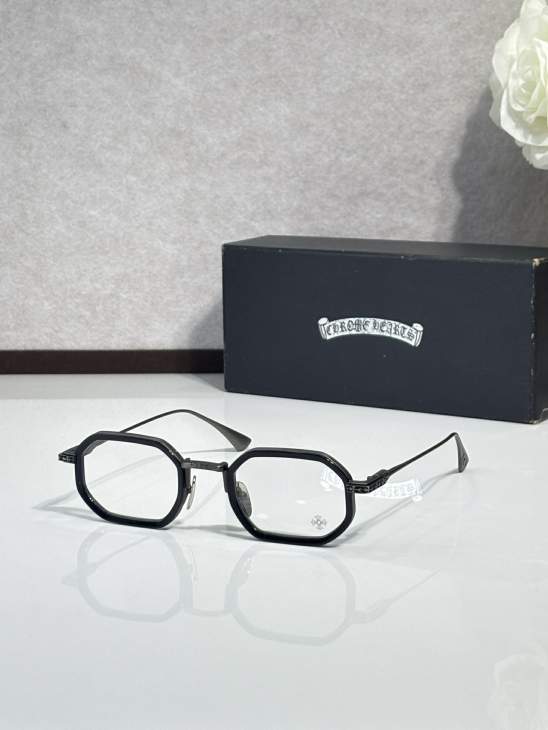 Picture of Chrome Hearts Sunglasses _SKUfw77318300fw